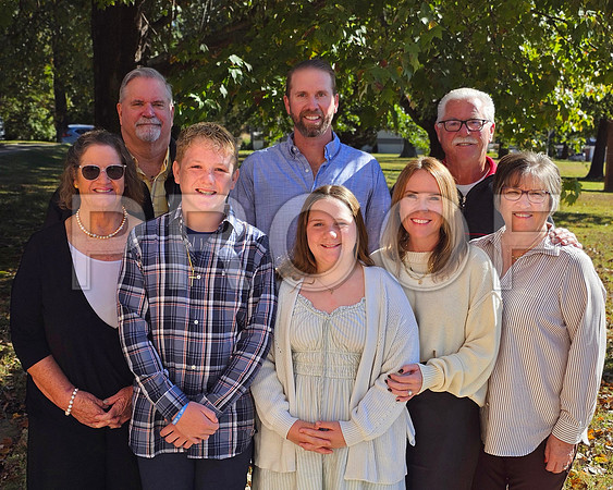 20251102_103236 family 8x10